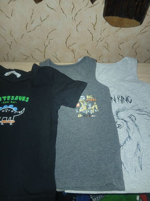 Подарую майки на хлопчика 98