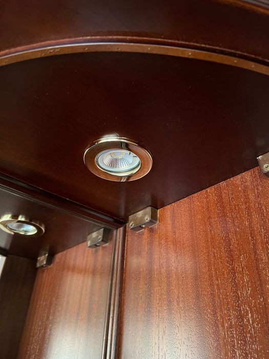 Mobília de Sala Como Nova Mesa + 6
Cadeiras + Móvel  em Madeira
Maciça