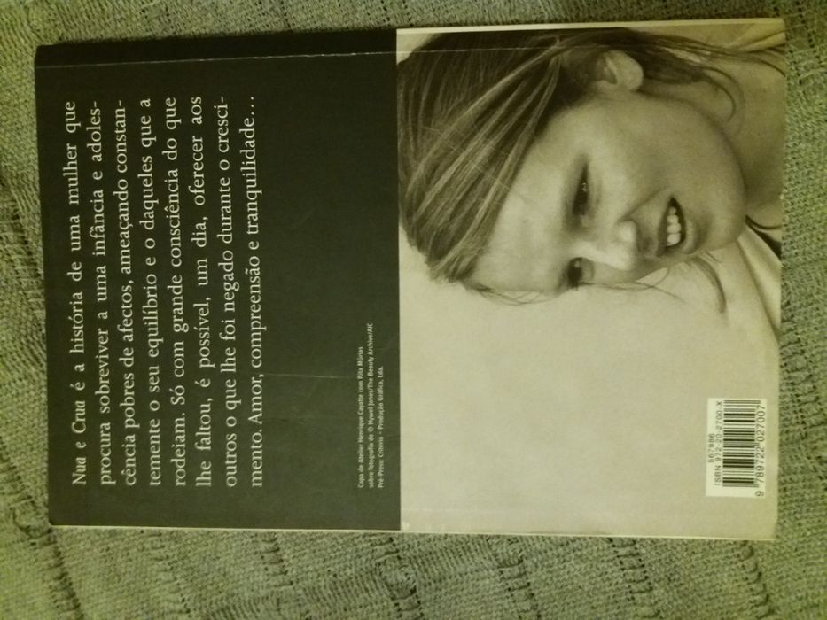 Livro "Nua e Crua"