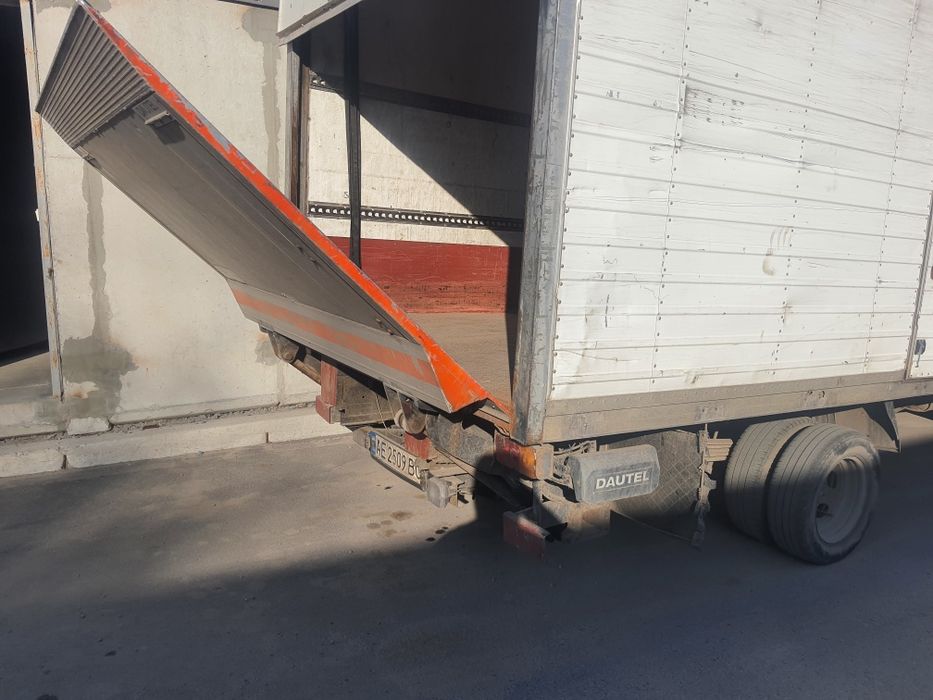 Mercedes-Benz Sprinter 411 будка с ГИДРОБОРТОМ (Кат. B) • 2000г. • 2.2 CDI