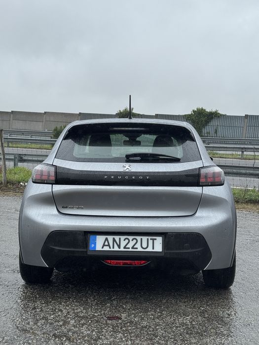 Peugeot e-208 TOP