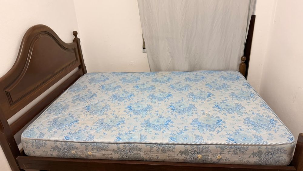 Cama de casal com colchão