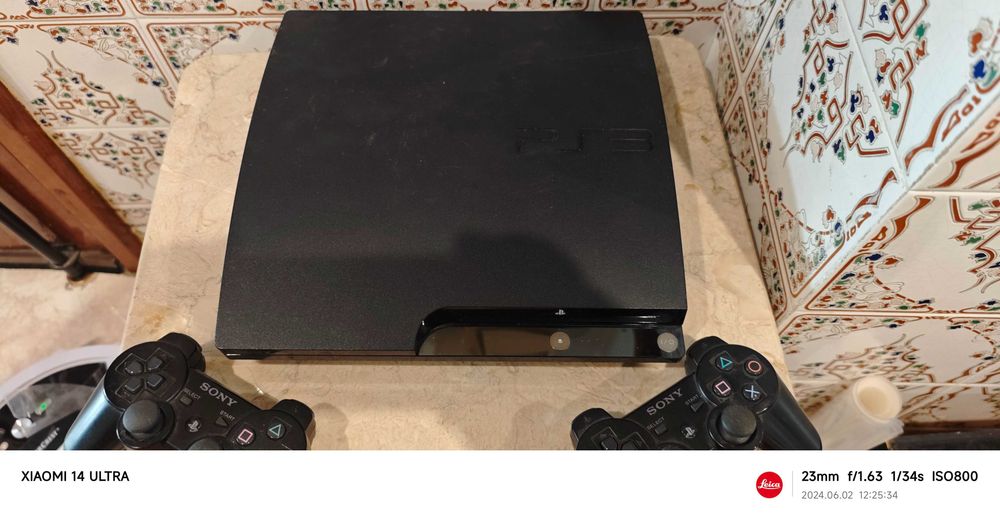 Consolas de jogos PlayStation 2 e PlayStation 3