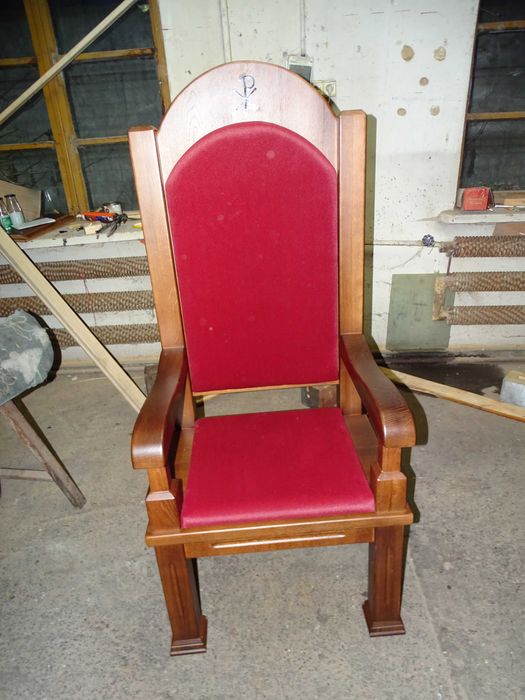 konfesjonał przenośny klęcznik meble sakralne ławki