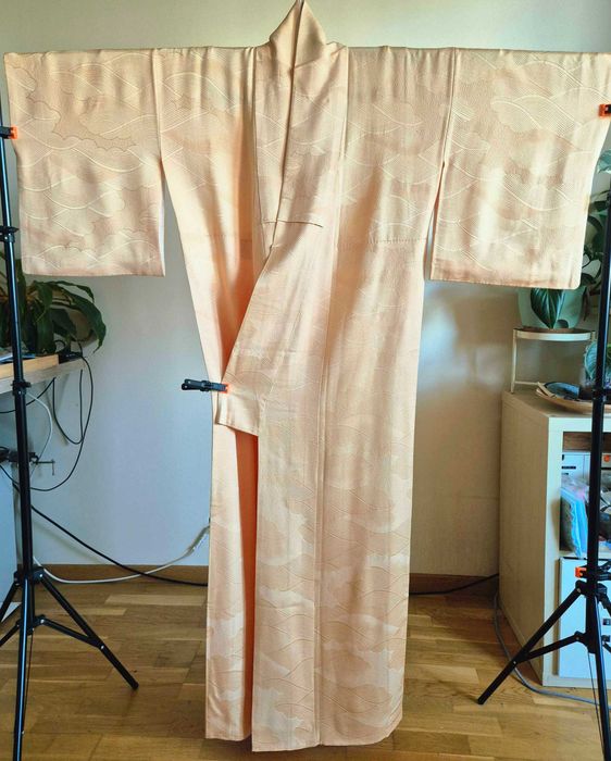 Masełkowe żółte kimono iromuji w fale chmury jedwabne z Japonii
