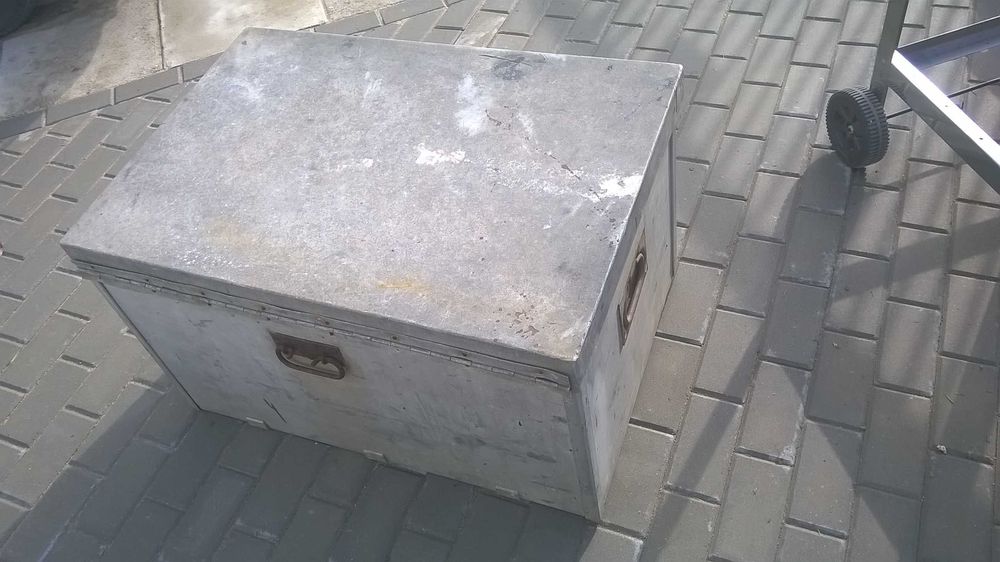 duża skrzynia aluminiowa