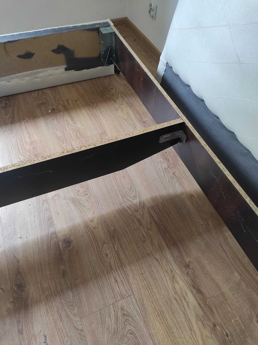 Łóżko tapicerowane ze stelażem 160x200