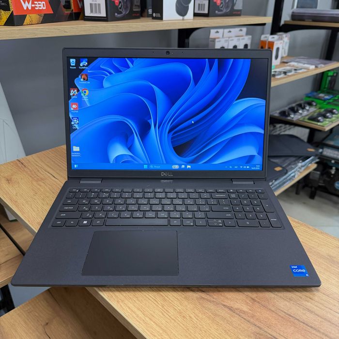Ноутбук Dell Latitude 3520 - 15.6" HD/ Intel Core i5 1155G7 (4 ядра/ 8 потоків)/ Intel Iris Xe/ 8 GB/ 256 GB SSD
