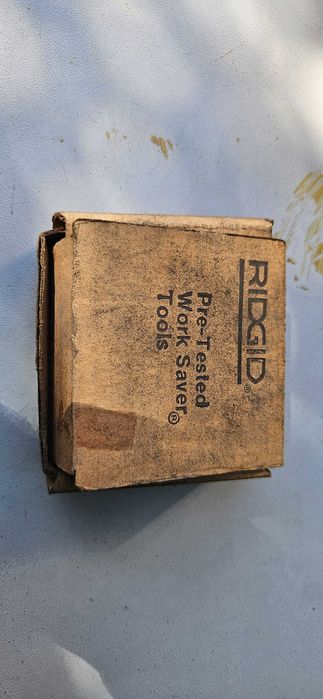 Sprzedam oryginalny komplet narzynek RIDGID Model 141 do gwintowania rur.