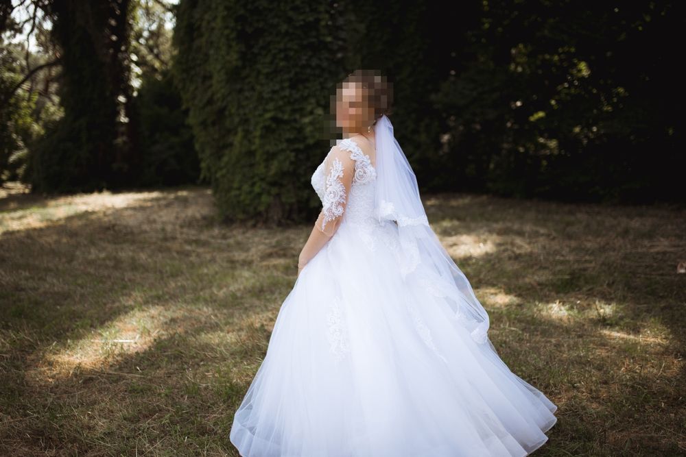 Продам весільну сукню