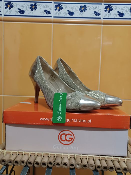 Sapatos Cerimónia Dourados (Novos)