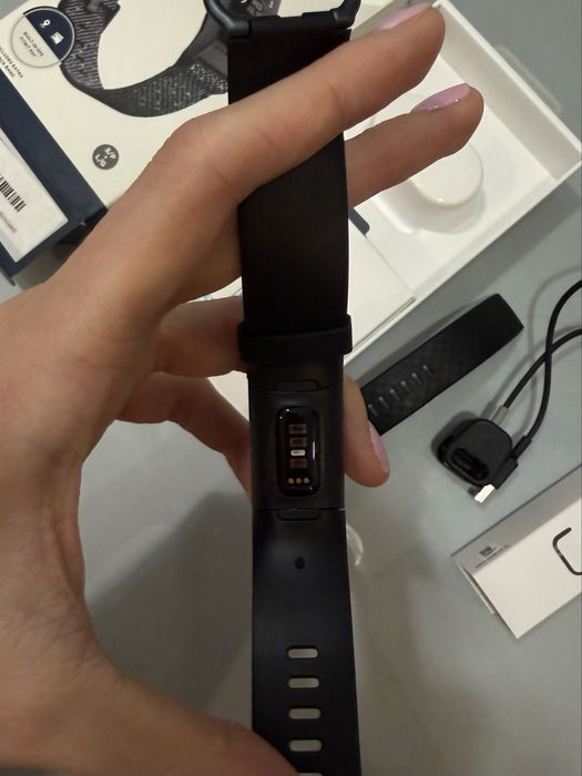 Fitbit Charge 4 фітнес-трекер з GPS та моніторингом серця