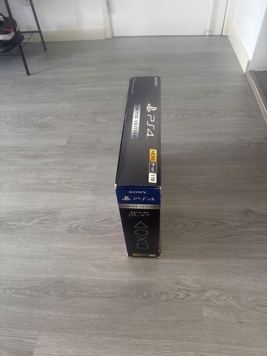 Vendo caixa vazia de Ps4