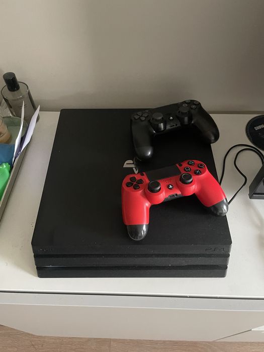 PlayStation 4 Pro 1TB + 2 pady + gra SnowRunner