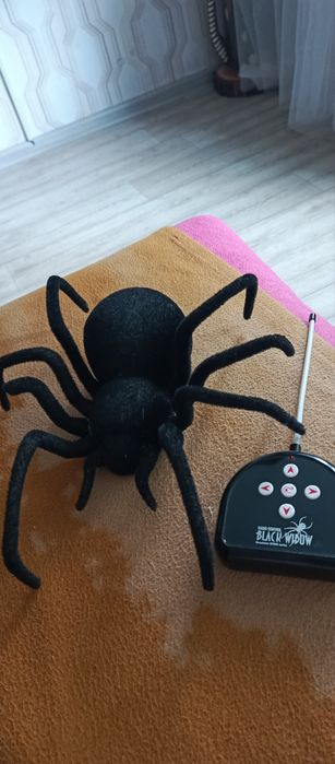 Радіокерований павук Black Widow з пультом