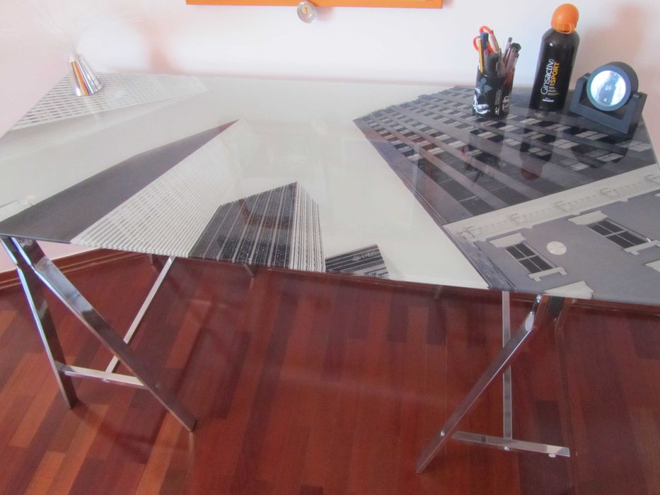 Mesa para escritorio ou sala