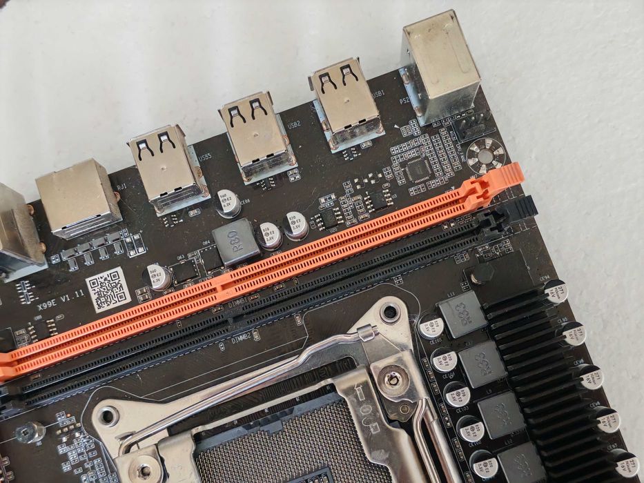 Материнская плата Huananzhi X99E-K4 H55 LGA2011-3 DDR4 под ремонт