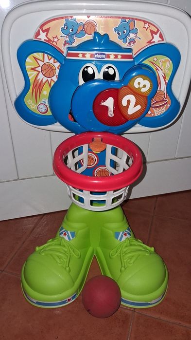 Brinquedo cesto de basquetebol  da marca chicco
