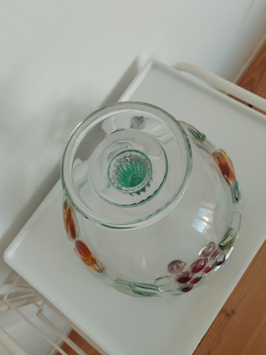 Taça de vidro trabalhado com pé (fruteira decorativa)