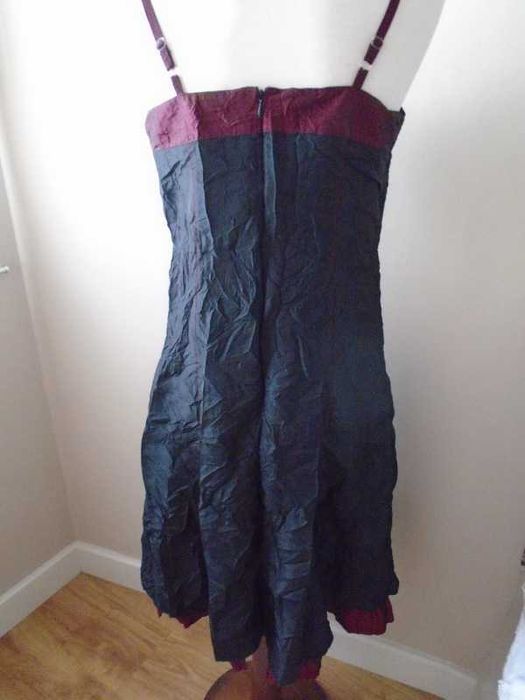 Vestido saia dupla/sobreposta, tecido enrugado