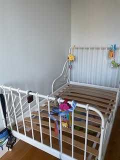 Łóżko dziecięce z rozsuwaną ramą