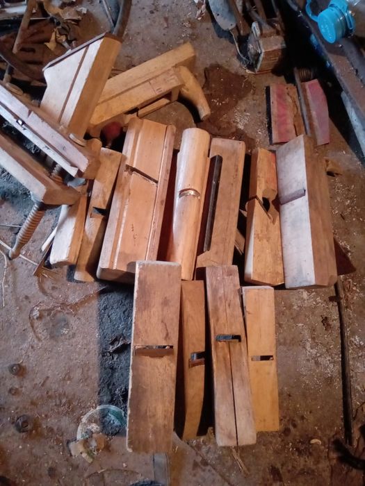 Ручний деревообробний інструмент.