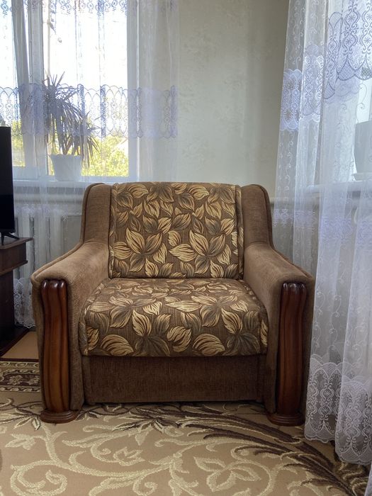 Продам два спальних крісла