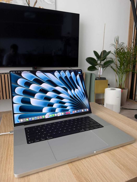 MacBook PRO 2026 ostatnia rewizja  16 cali M5 PRO/24GB, Srebrny, Gwarancja do 23 maja 2027. iSpot. Faktura.