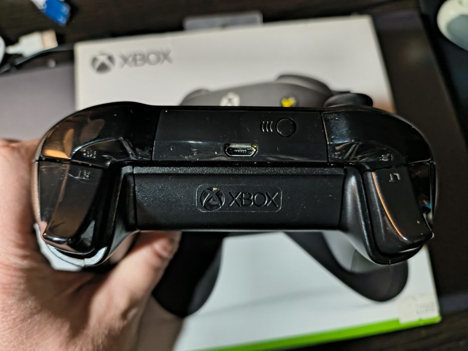 Оригінальні геймпади до Xbox 360 та Xbox one