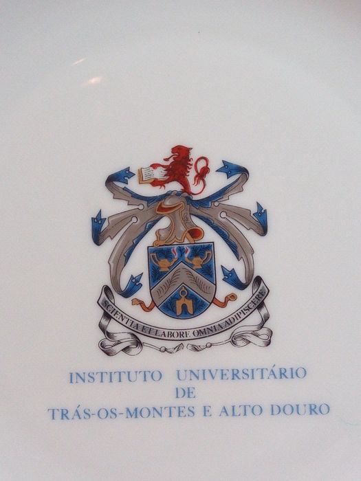 Prato antigo do instituto universitário fabrica de loiça Vista Alegre