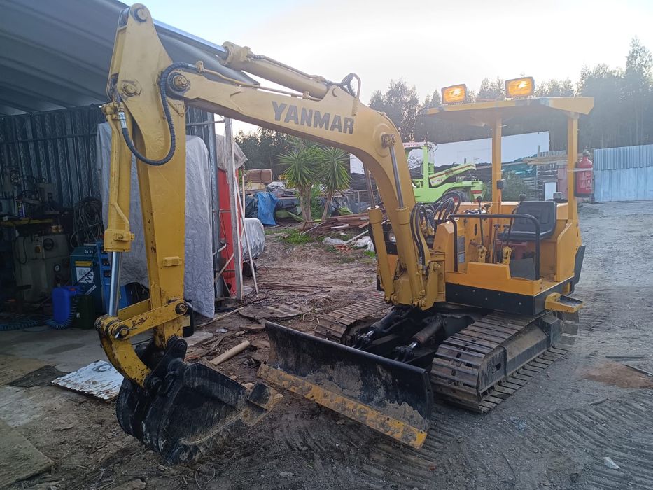 Giratória Yanmar YB30 com duplo hidráulico revisão completa