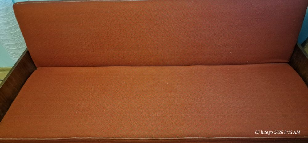 Sprzedam dwa regały z czasów PRL,dwa stoliki i krzesło obrotowe i wers