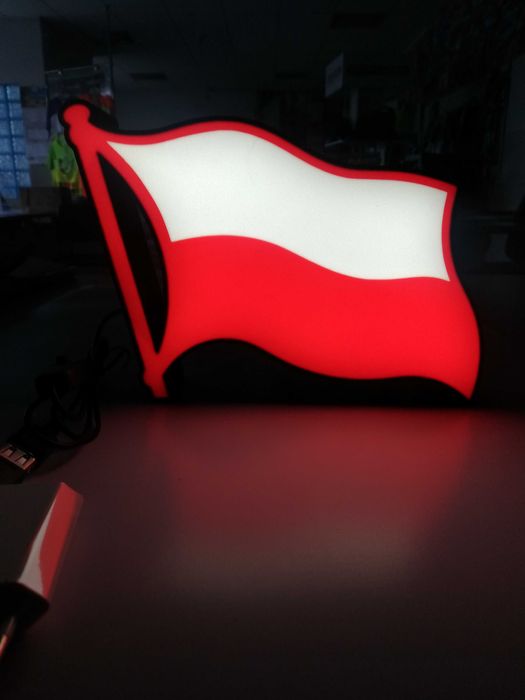 Lampka led na biurko w kształcie flagi Polski.