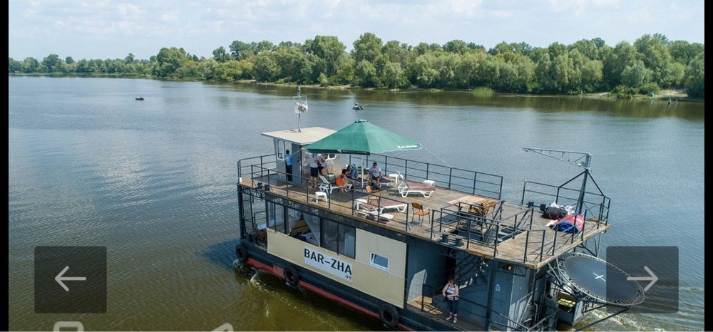 Баржа, прогулочная! Может быть отличной базой для дома на воде.