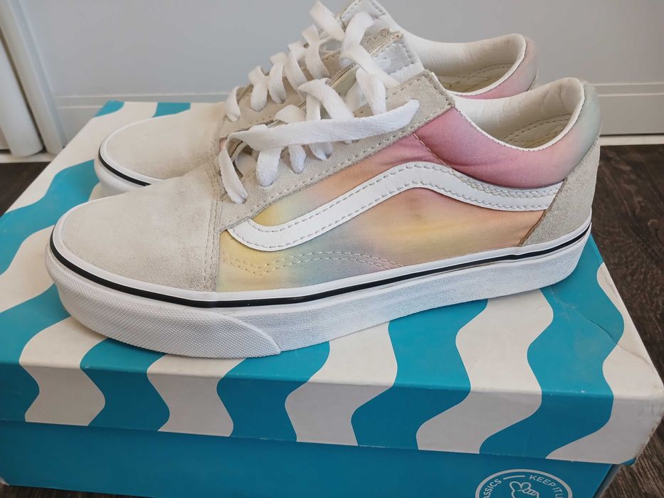 Кеди Vans оригінал ,23,5 см,стан нових (Одягненні один раз,малуваті)