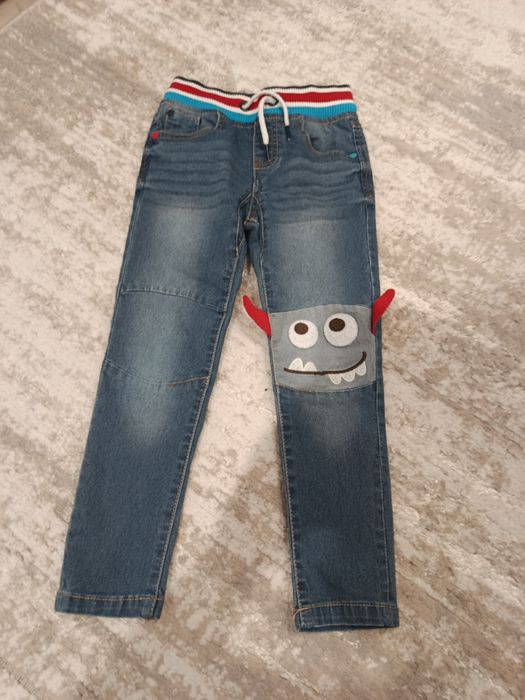 Spodnie jeansowe w rozmiarze 104