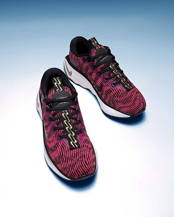 РОЗПРОДАЖ! Жіночі кросівки Nike Air Motiva. Оригінал. Розмір 38 - 24 см