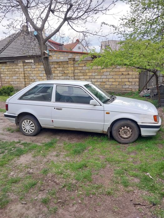 Мазда 323 Mazda автомобиль