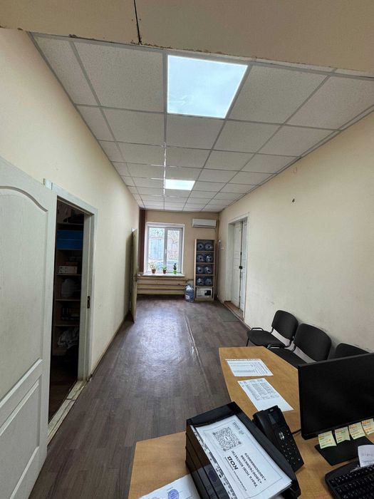 Оренда окремо розташованої офісної будівлі 170 м² з територією та виробничо-складськими площами | вул. Космічна