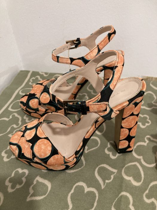 Sandalias marca Etro de milano