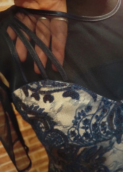 Midi, elegancka sukienka z siateczką. Karnawał