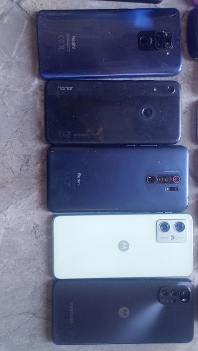 Лот мобільних телефонів