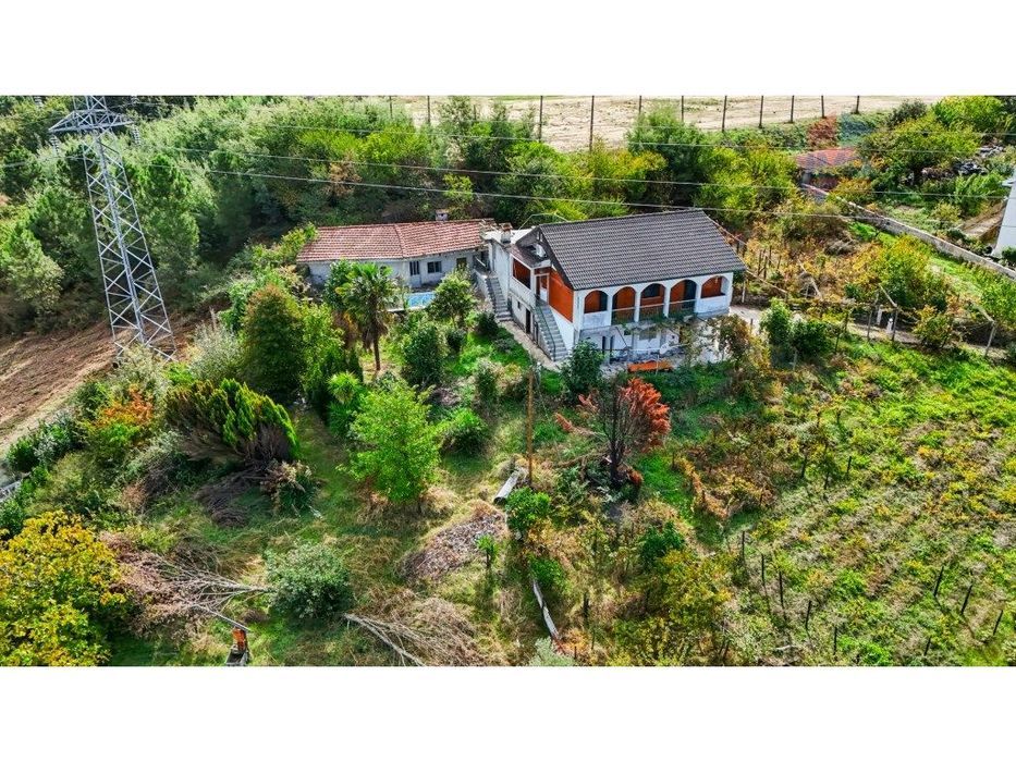 Quinta Com Moradia T3 Piscina Terreno E Anexos