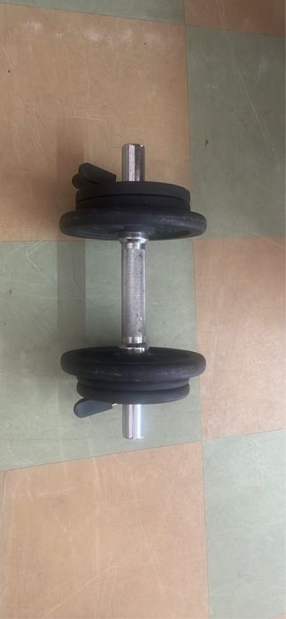 Maquina de musculaçao com varias funções.