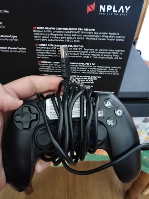 Ps4 com comando e 2 jogos