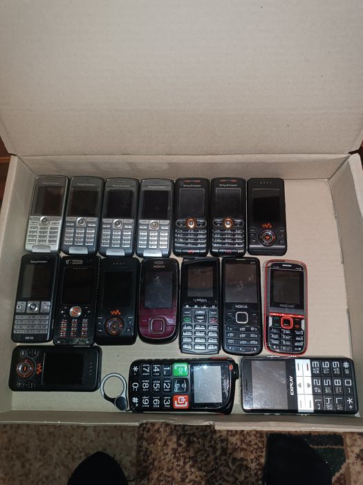 Лот з мобільних тиліфонів