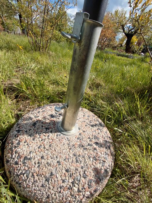Parasol ogrodowy 3m średnicy z betonową podstawą
