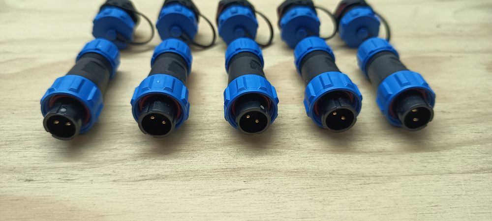 Conector elétrico à prova de água de 2 pinos.