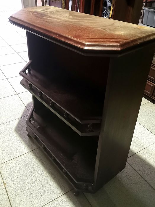 Móvel em prateleiras de apoio sala de estar