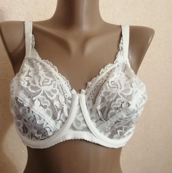 Бюстгалтеры новые